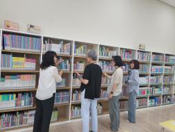 중원도서관,‘어르신과함께하는서점탐방’프로그램운영 사보 대표 이미지