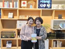 수정도서관,작가양성독서회수강생강현정씨작가등단 사보 대표 이미지